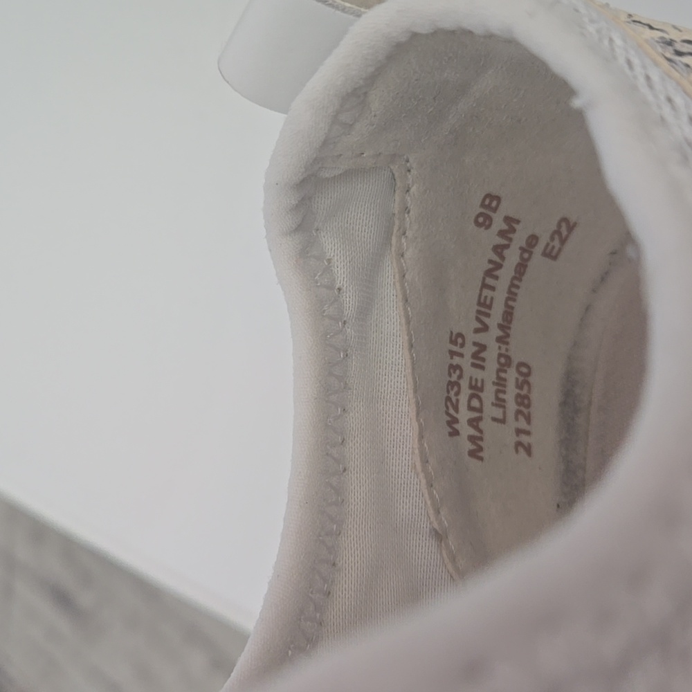 Cole hann grand sport journey sneaker White snakeskin silver size 9 women's - Picture 5 of 13